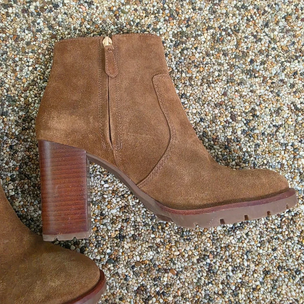 Tory Burch Brown Suede Lug Sole Block Heel Ankle Boots Logo Ring size 9